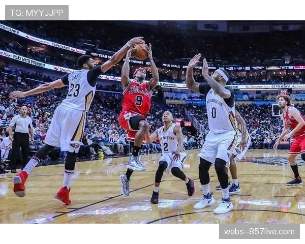 低位单打与三分投射结合 北京队内线优势明显成攻坚利器 低位单打与三分投射结合 北京队内线优势明显成攻坚利器